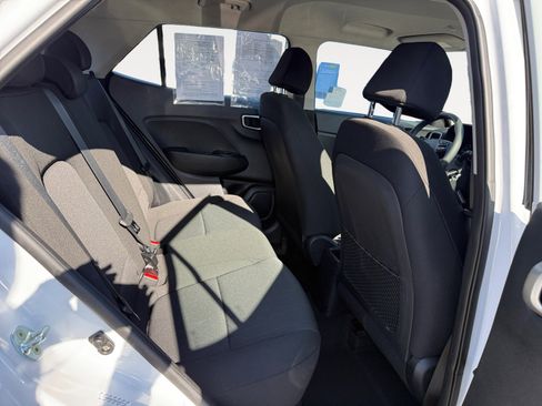 Certified 2022 Hyundai Venue SE image 18