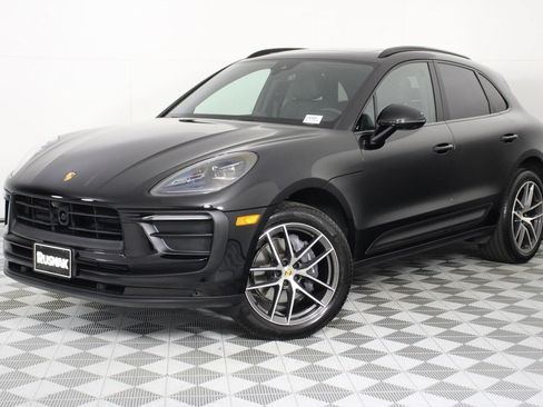 Certified 2026 Porsche Macan AWD/4WD image 35