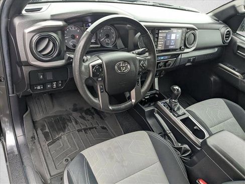 Used 2022 Toyota Tacoma TRD Off-Road image 10