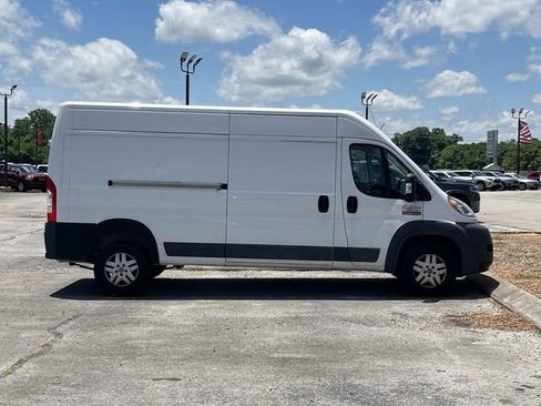 Used 2018 RAM ProMaster 2500 w/ Premium Appearance Group FWD image 2