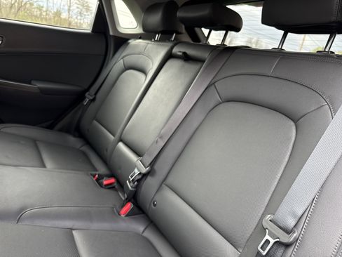 Used 2022 Hyundai Kona Limited image 13