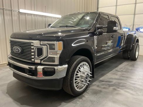 Used 2022 Ford F350 Lariat w/ Lariat Ultimate Package image 3