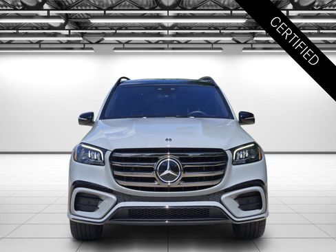 Used 2024 Mercedes-Benz GLS 580 4MATIC image 4