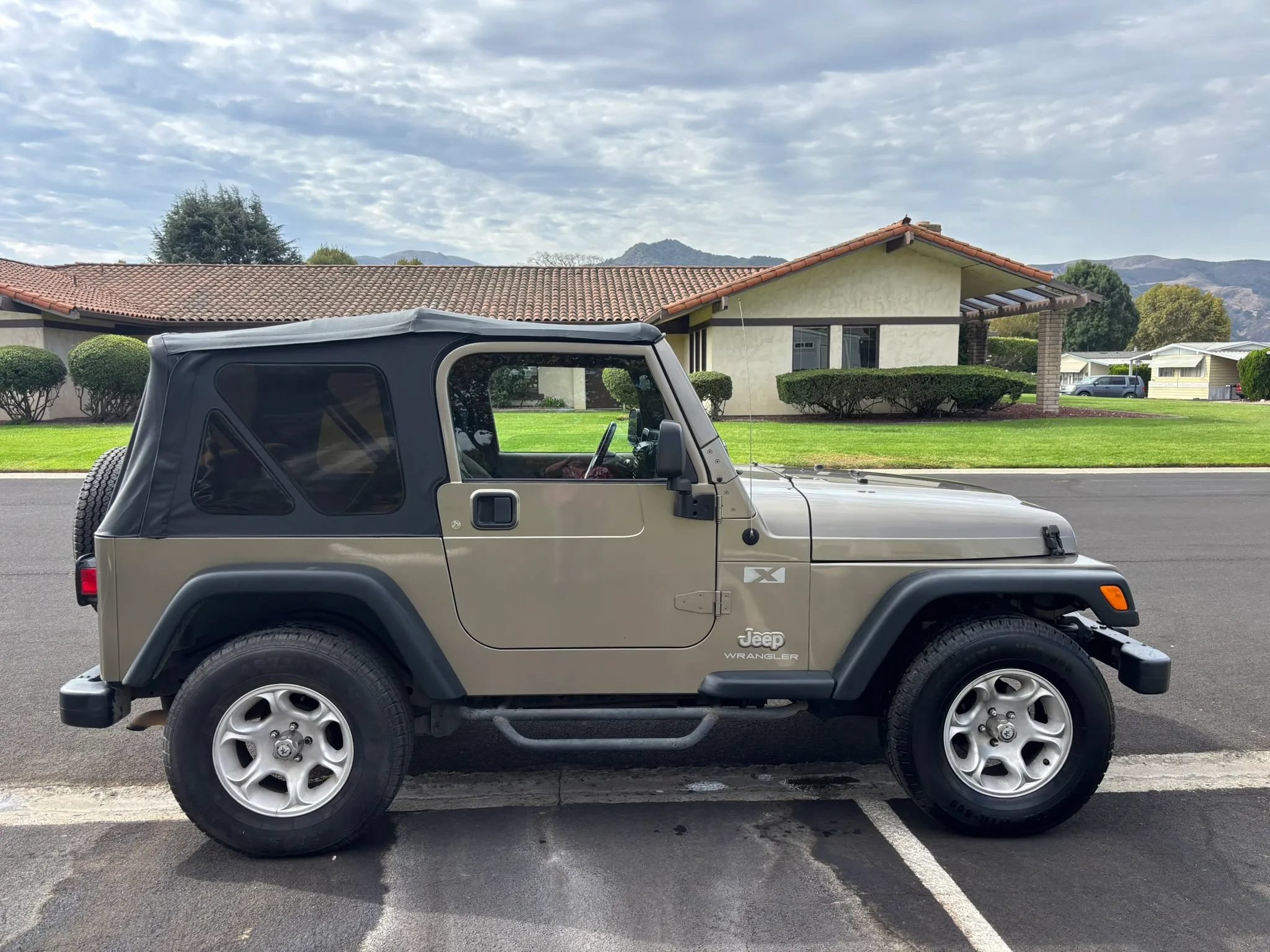 Used 2004 Jeep Wrangler X w/ Convenience Group AWD/4WD image 3