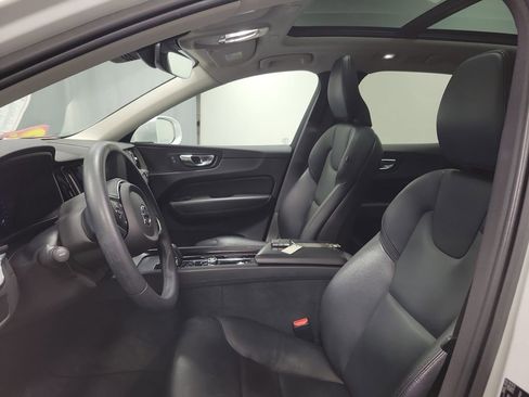 Used 2023 Volvo XC60 B5 Core w/ Climate Package FWD image 12