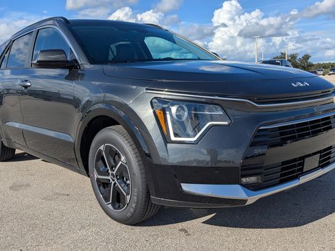 New 2025 Kia Niro SX image 2