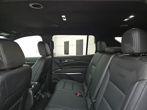 Used 2024 Chevrolet Traverse LT image 16