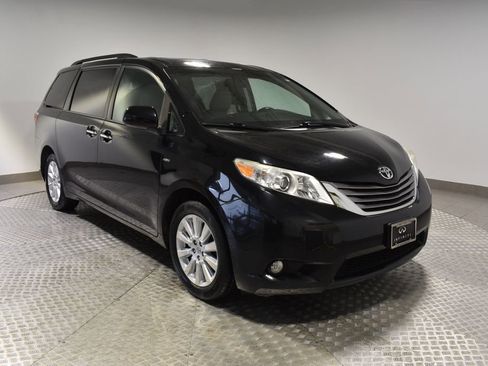 Used 2016 Toyota Sienna XLE image 7