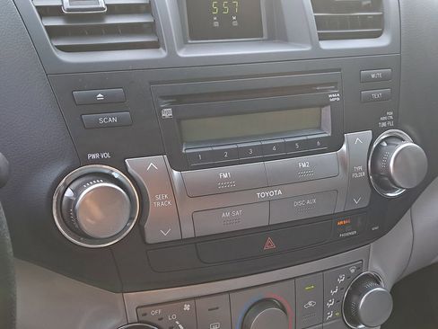 Used 2012 Toyota Highlander FWD image 31