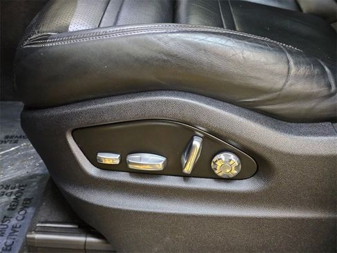 Used 2019 Porsche Cayenne Base image 25