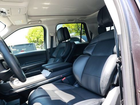 Used 2025 Lincoln Navigator Reserve AWD/4WD image 18