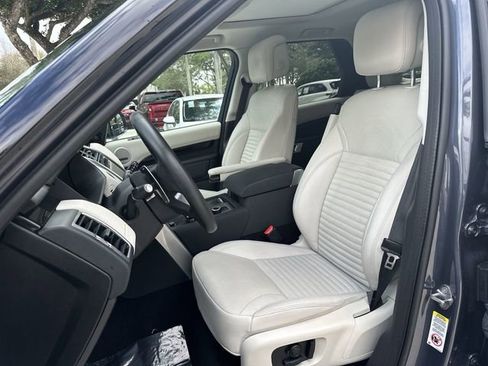 Used 2025 Land Rover Discovery S image 13