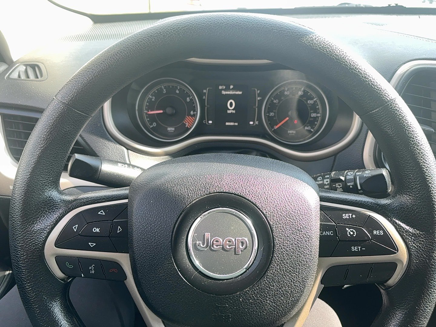 Used 2015 Jeep Cherokee Sport w/ Sport Appearance Group FWD image 17