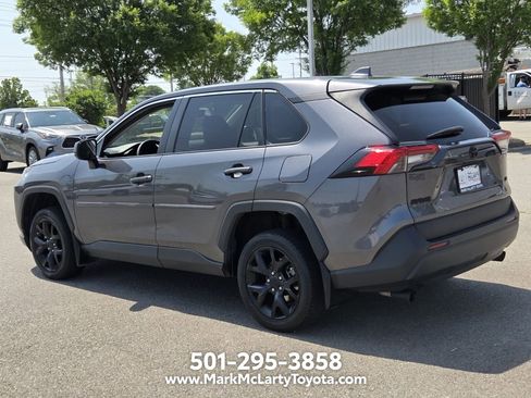 Used 2022 Toyota RAV4 LE FWD image 3