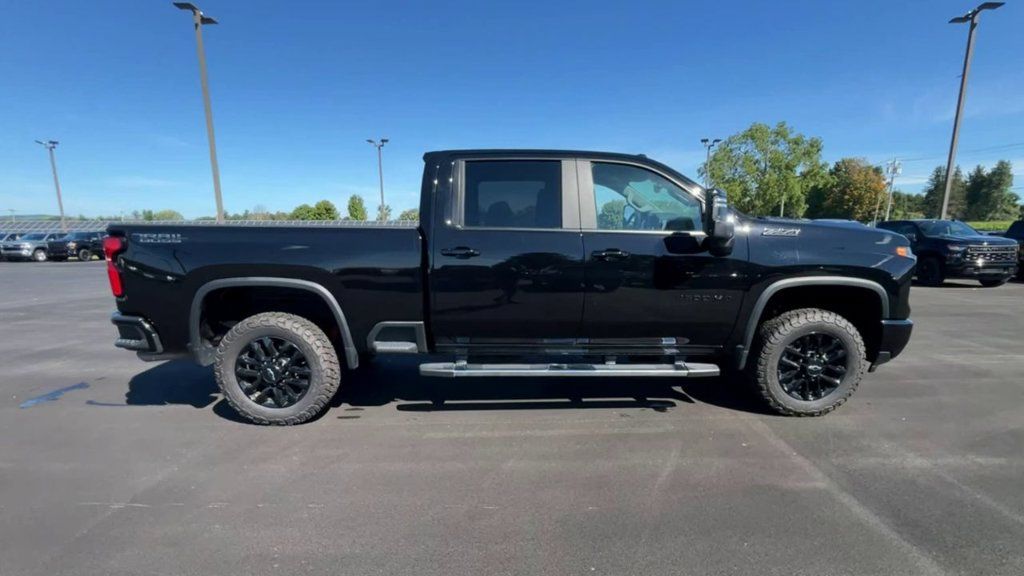 Used 2025 Chevrolet Silverado 2500 LT w/ Trail Boss Package AWD/4WD image 9
