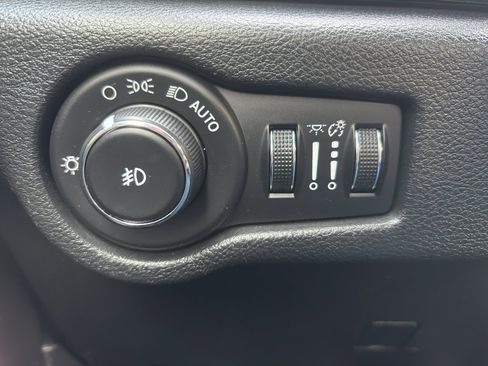 Used 2018 Chrysler Pacifica Touring-L w/ Premium Audio Group image 27