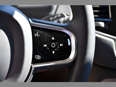 Certified 2023 Volvo XC90 B6 Ultimate w/ Protection Package Premier AWD/4WD image 36