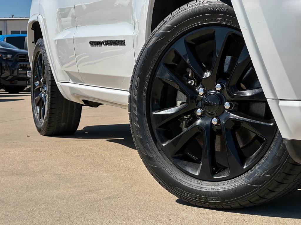 Used 2021 Jeep Grand Cherokee Laredo X RWD image 9