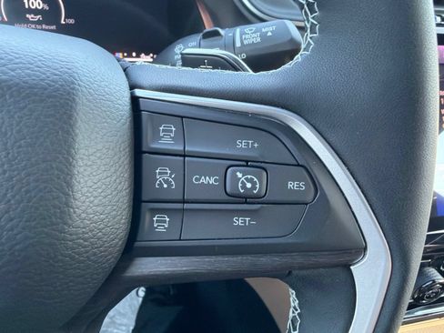 Used 2025 Jeep Grand Cherokee L Limited w/ Luxury Tech Group II AWD/4WD image 18