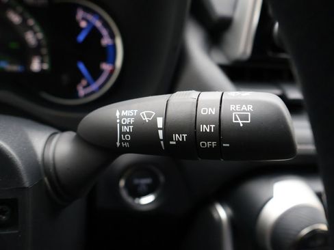 Used 2025 Toyota RAV4 XLE image 40