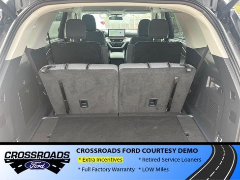 New 2025 Ford Explorer Active image 4