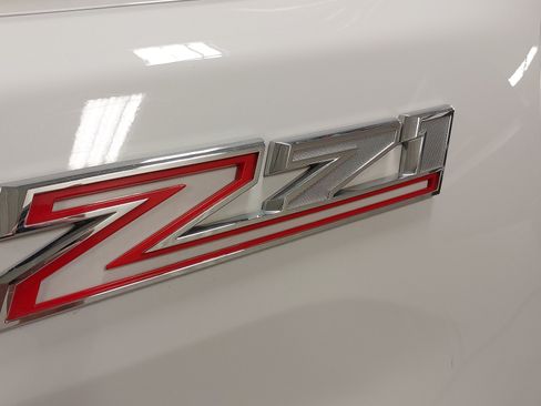 Used 2024 Chevrolet Silverado 2500 LT AWD/4WD image 31