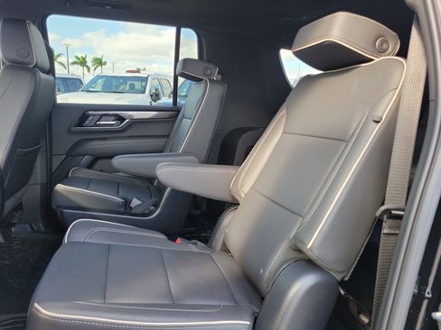 Used 2025 GMC Yukon XL Elevation image 14