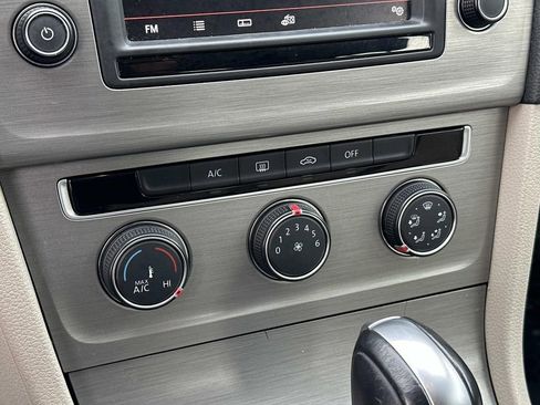 Used 2016 Volkswagen Golf S image 13