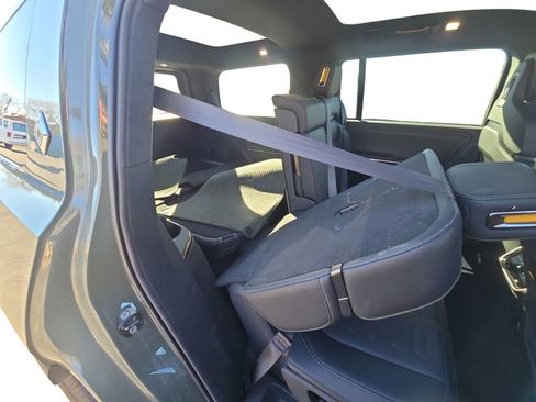 Used 2022 Rivian R1S Launch Edition image 18