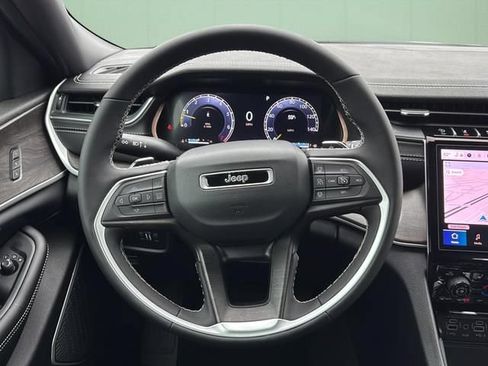 Used 2025 Jeep Grand Cherokee L Limited w/ Luxury Tech Group II AWD/4WD image 29