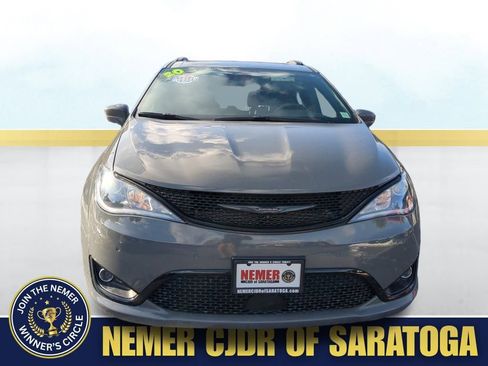 Used 2020 Chrysler Pacifica Touring-L image 10