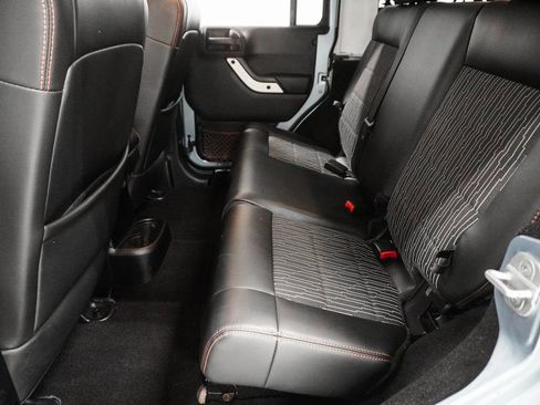 Used 2012 Jeep Wrangler Unlimited Sahara image 15