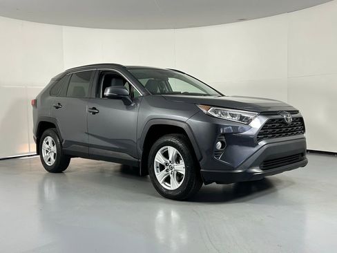 Used 2021 Toyota RAV4 XLE image 1