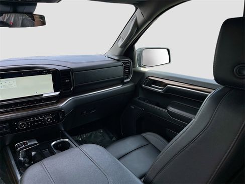 Used 2024 Chevrolet Silverado 1500 LT Trail Boss w/ Convenience Package II image 24