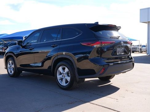 Used 2024 Toyota Highlander LE image 6