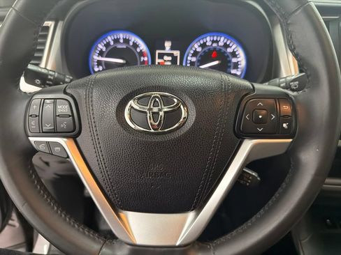 Used 2016 Toyota Highlander XLE FWD image 12