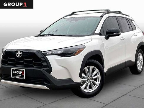 Used 2026 Toyota Corolla Cross LE FWD image 1