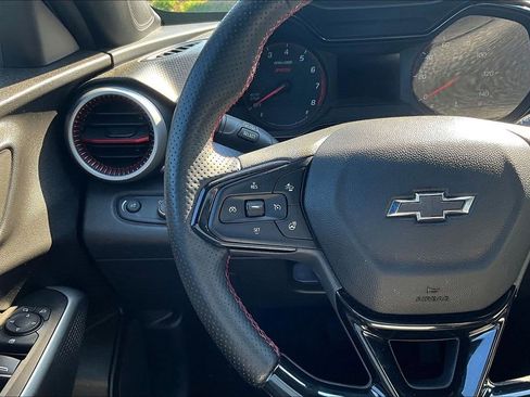 Used 2024 Chevrolet Trax RS w/ Sunroof Package FWD image 10