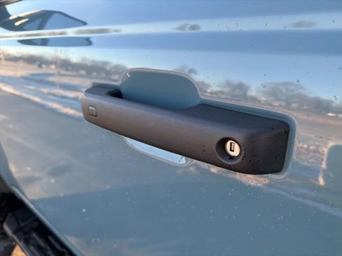 Used 2023 Ford Bronco Badlands image 17