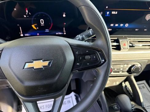 Used 2025 Chevrolet TrailBlazer LT FWD image 18