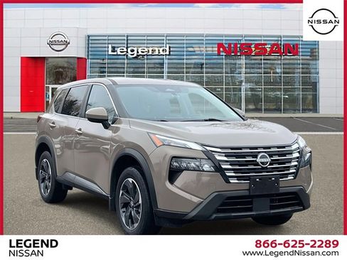 Used 2024 Nissan Rogue SV image 1