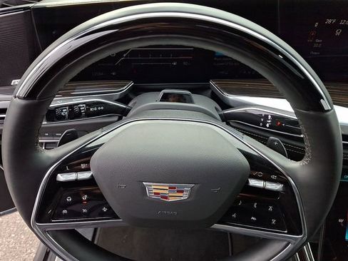 Certified 2025 Cadillac Escalade Premium Luxury image 19