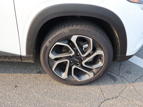 Used 2026 Chevrolet Trax RS w/ Sunroof Package FWD image 38