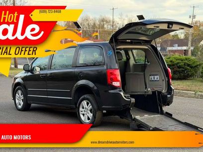 Used 2015 Dodge Grand Caravan American Value Package w/ UConnect Hands-Free Group