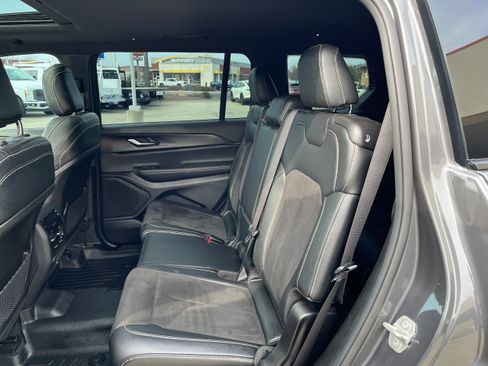 Used 2023 Jeep Grand Cherokee L Laredo AWD/4WD image 6