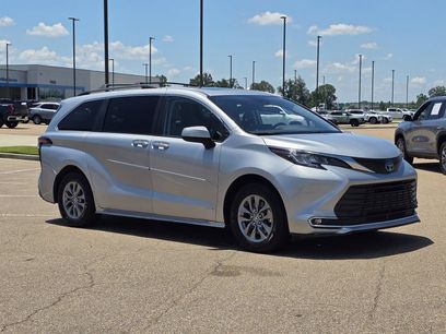 Used 2021 Toyota Sienna XLE