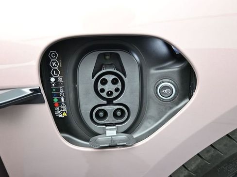 Certified 2025 Porsche Taycan RWD image 27
