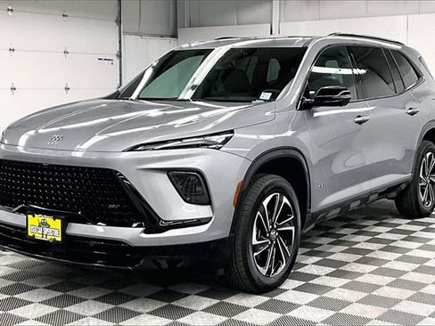 Used 2025 Buick Enclave Sport Touring w/ Power Package image 10