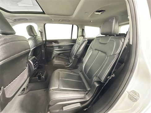 Used 2023 Jeep Grand Cherokee L Limited w/ Black Appearance Package image 27