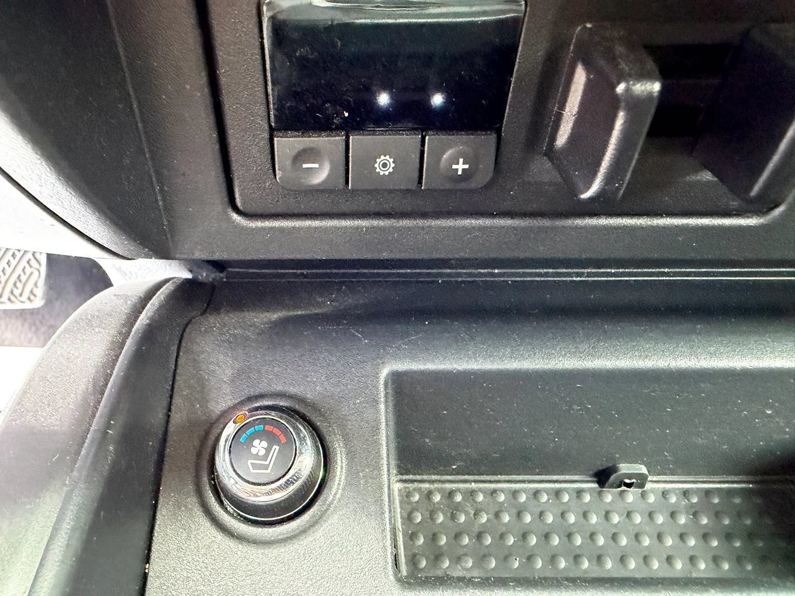 Used 2016 Nissan Titan XD AWD/4WD image 16